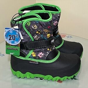 🆕 Minecraft Kids' Black and Green Winter Boots Size 1